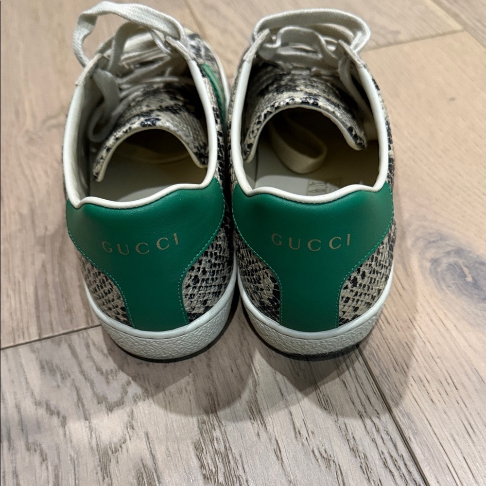 Gucci White Snake-Print Low Tops with Green Heel Panel - Picture 2 of 5